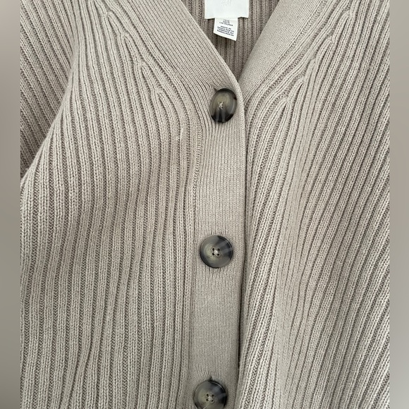 Ribbed Grey Button-Up Cardigan - Picture 2 of 2
